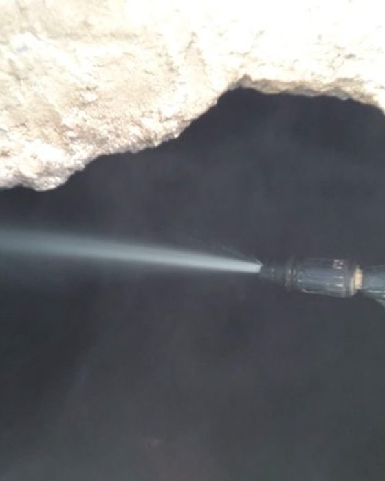 High-pressure jet cleaning inside an underground tank in Kalighat, Kolkata