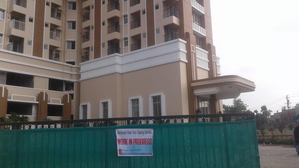 SRS work-in-progress notice at a Kolkata apartment complex